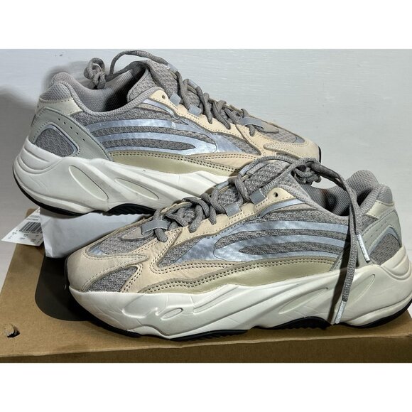 Adidas Yeezy Boost 700 V2 Cream Size 7 - Picture 1 of 16